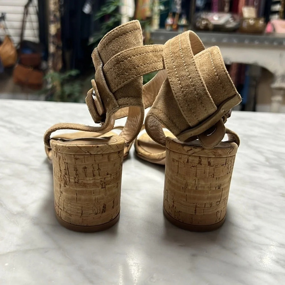 Gianvito Rossi Rikki Sandal in Tan Suede Size 38 - Picture 5 of 10